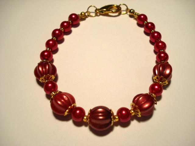 Armbånd med rosa glasperler