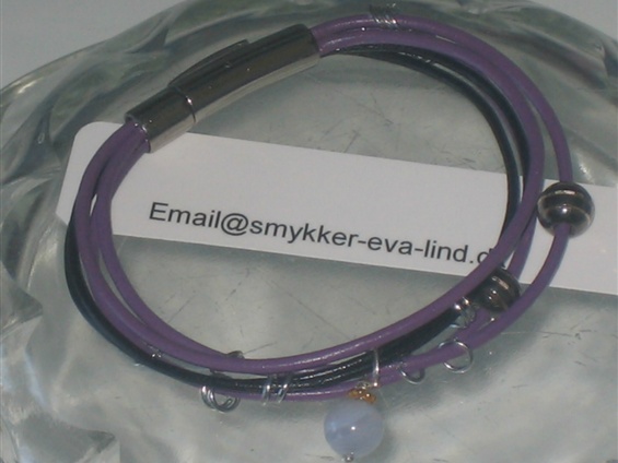 armbånd i læder med smykker og magnetlås