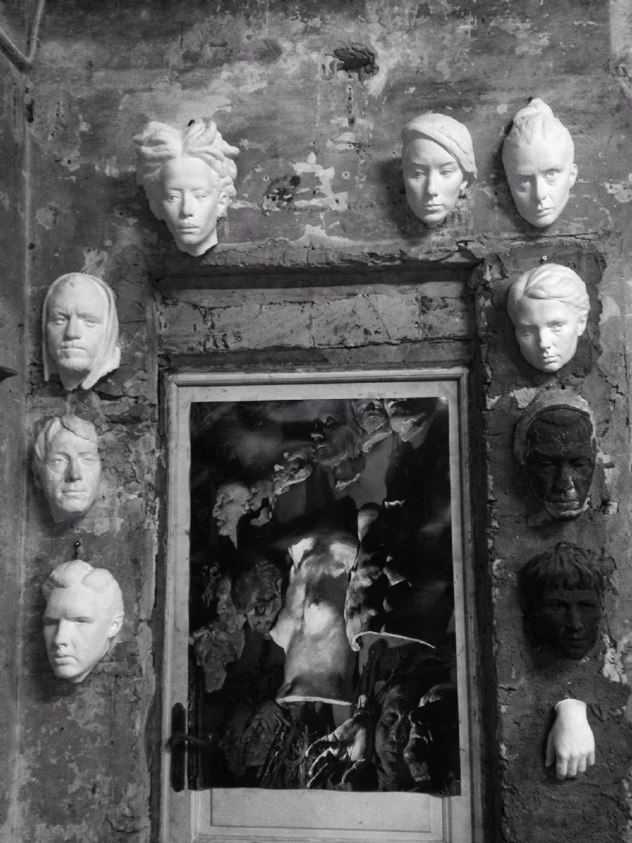 My studio wall – skulptur af Thorlarsen