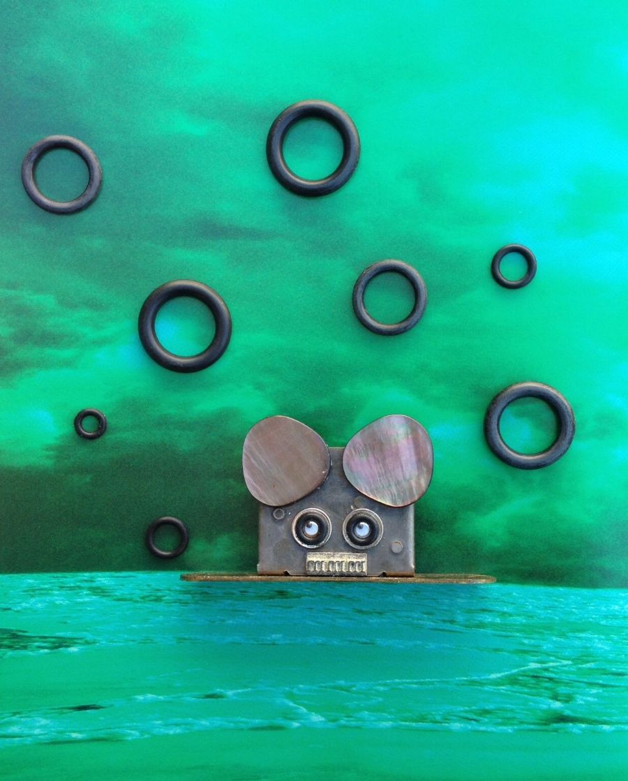 Big bubbles in a green world
