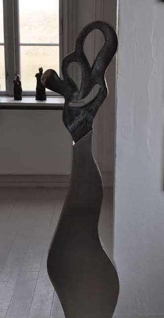 Klovn – skulptur af felthaus