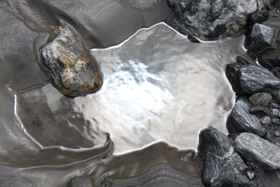 Stones and reflections of the sun
