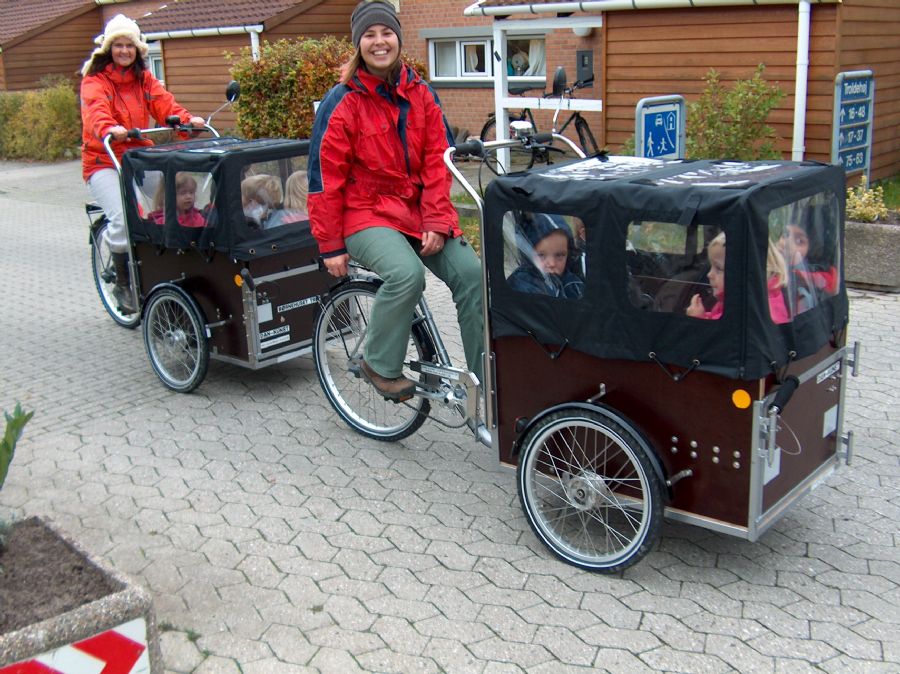 Ladcykel til 4 børn,med dør og EL-motor