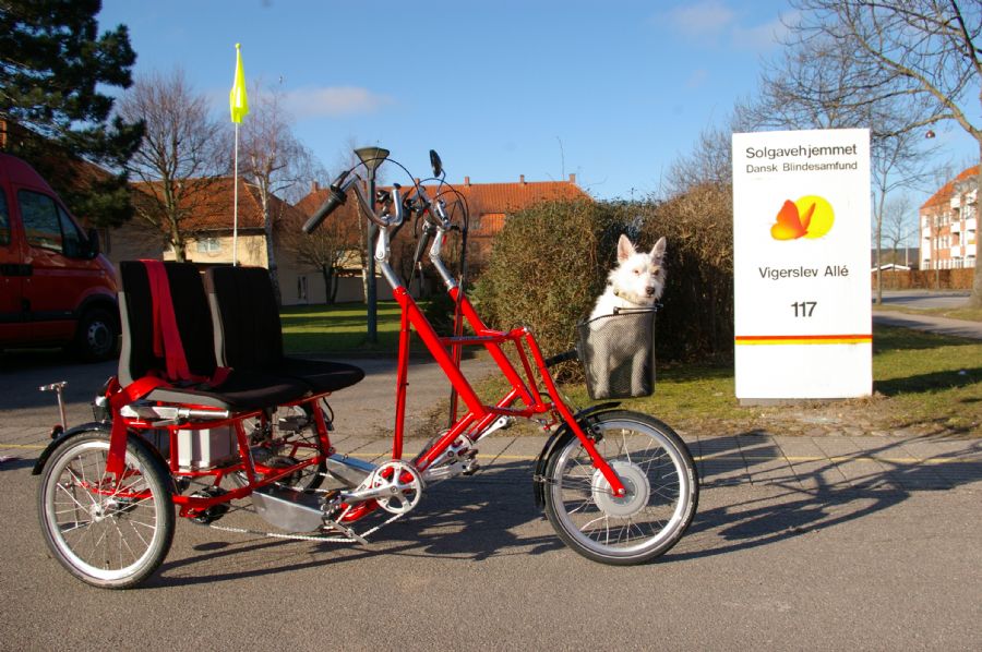 Parallelcykel med el-motor.
