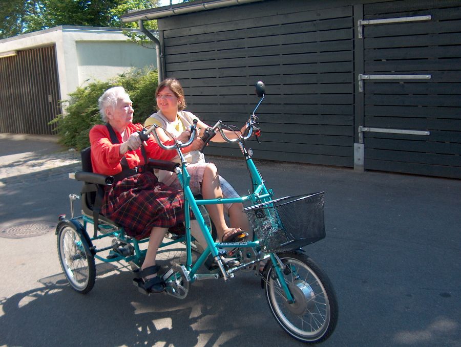 Ældre på cykel igen.