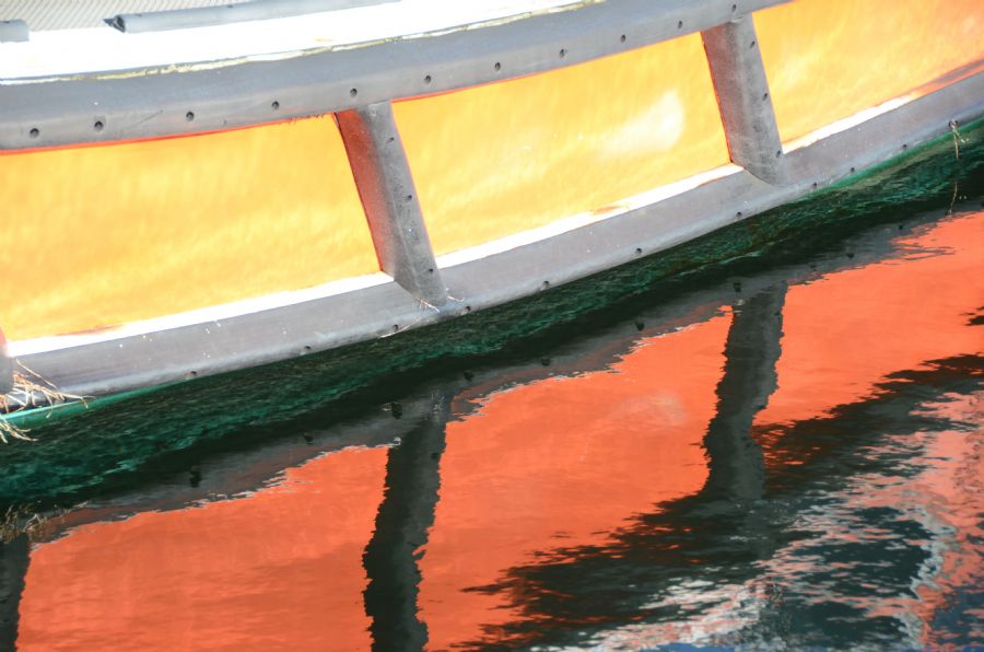 'båd med reflekser'... (svendborg)