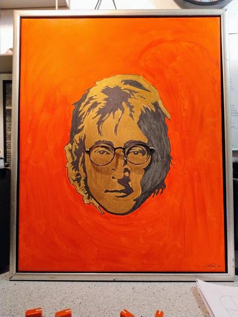 John Lennon med rigtige briller på lærred – malerier af Fritz Jensen